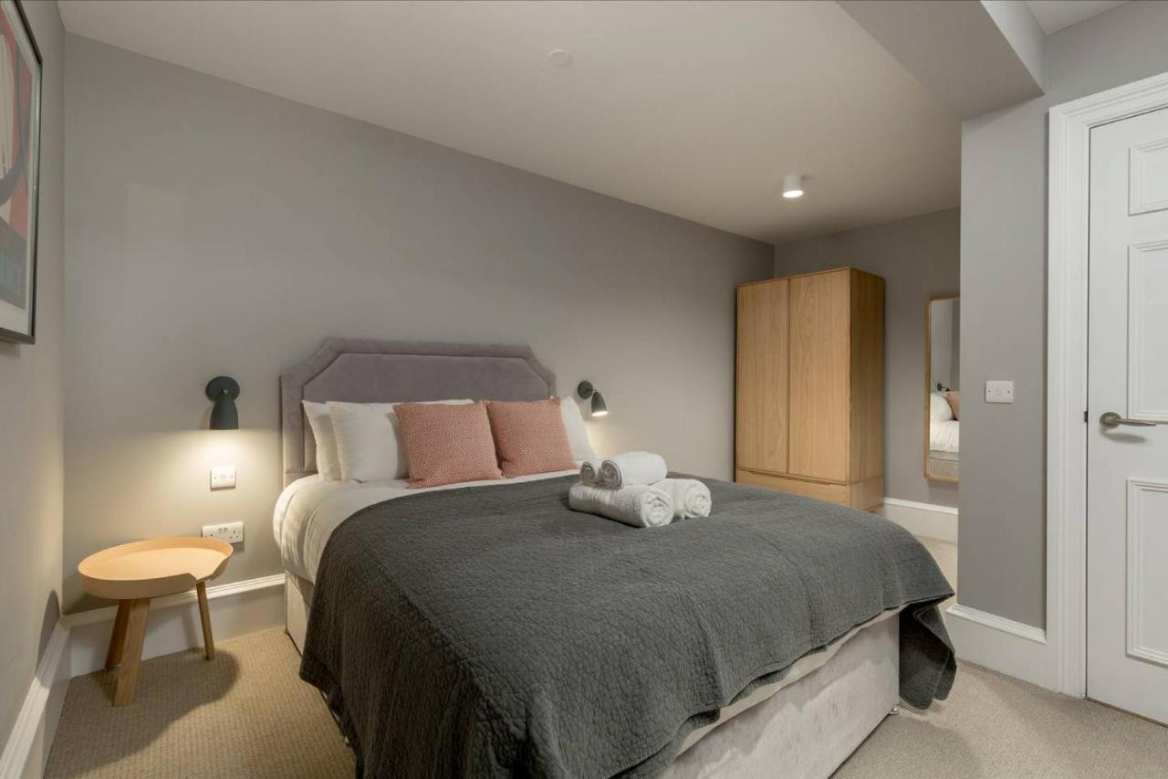 Joivy Luxurious 2Br Home Near Haymarket Station Edimburgo Esterno foto