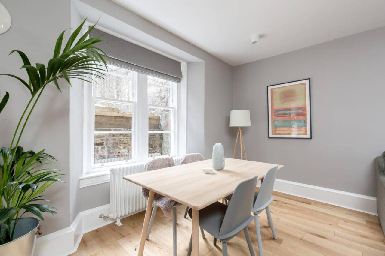 Joivy Luxurious 2Br Home Near Haymarket Station Edimburgo Esterno foto