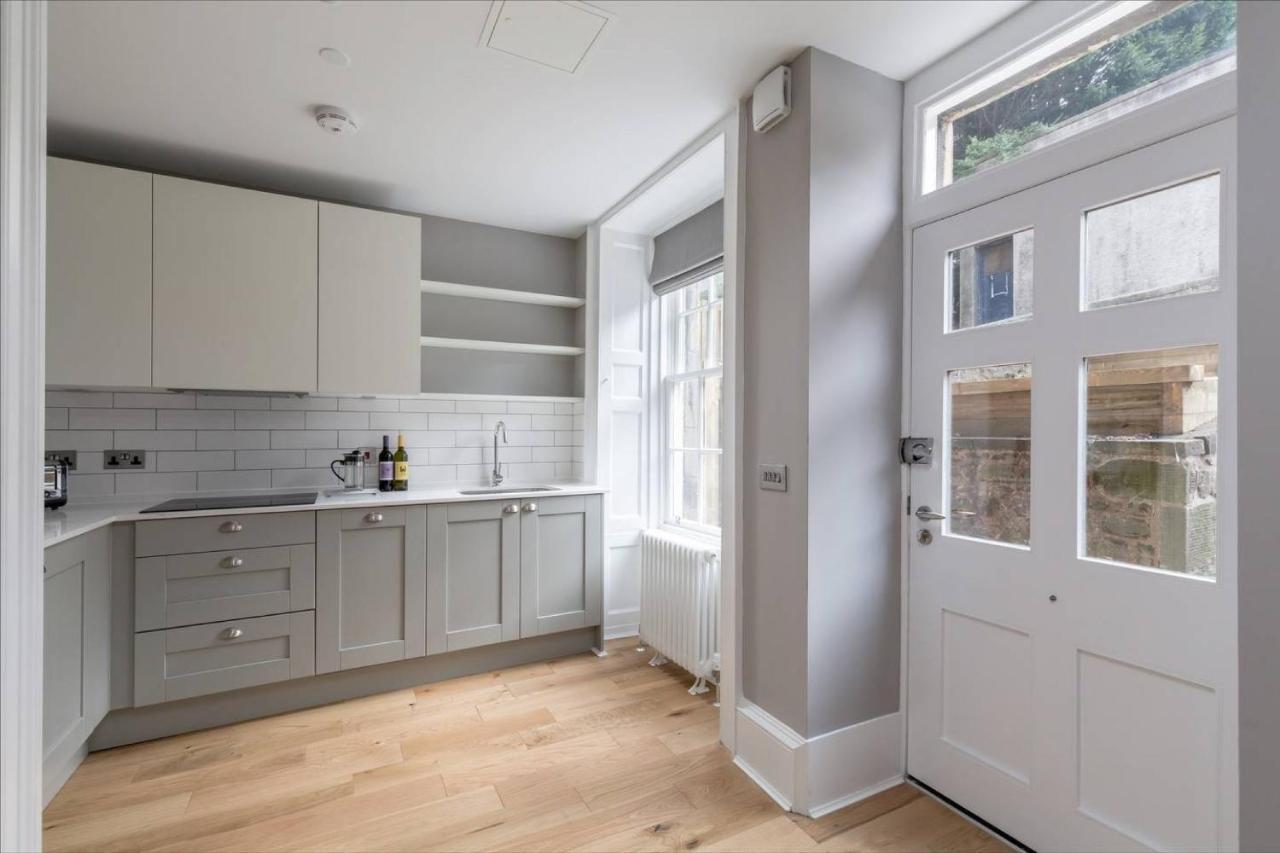Joivy Luxurious 2Br Home Near Haymarket Station Edimburgo Esterno foto