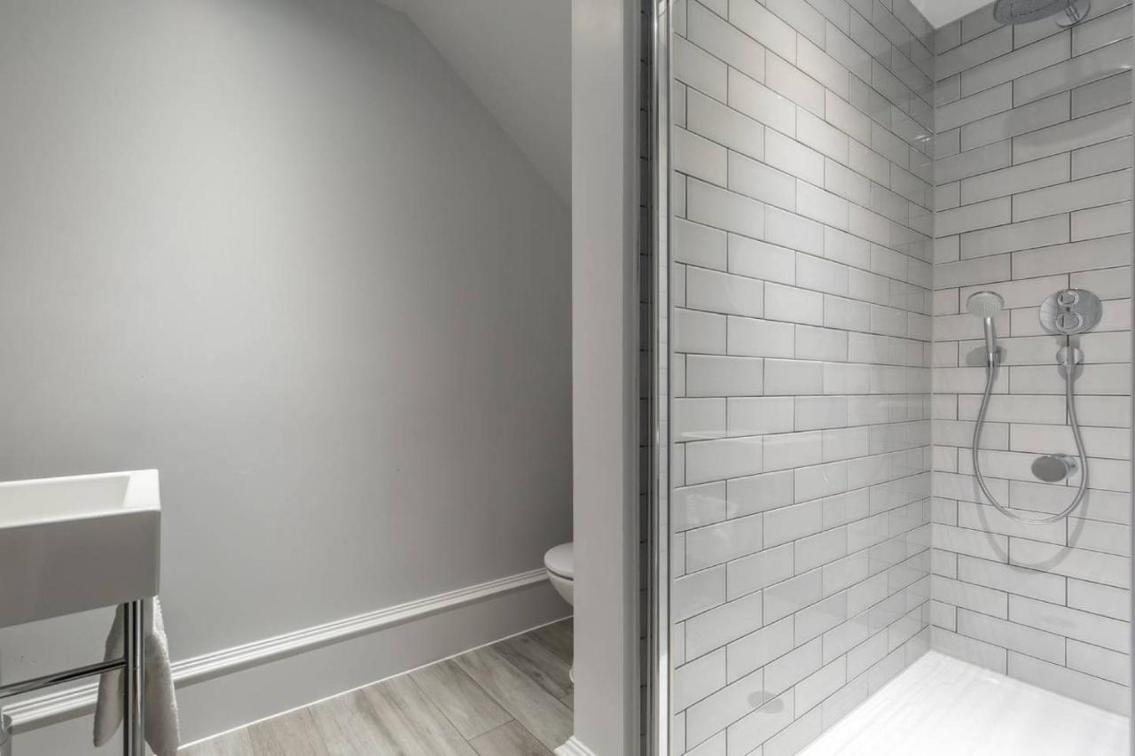 Joivy Luxurious 2Br Home Near Haymarket Station Edimburgo Esterno foto