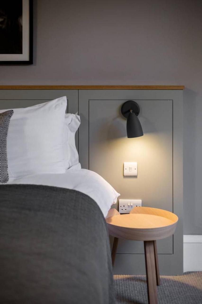 Joivy Luxurious 2Br Home Near Haymarket Station Edimburgo Esterno foto