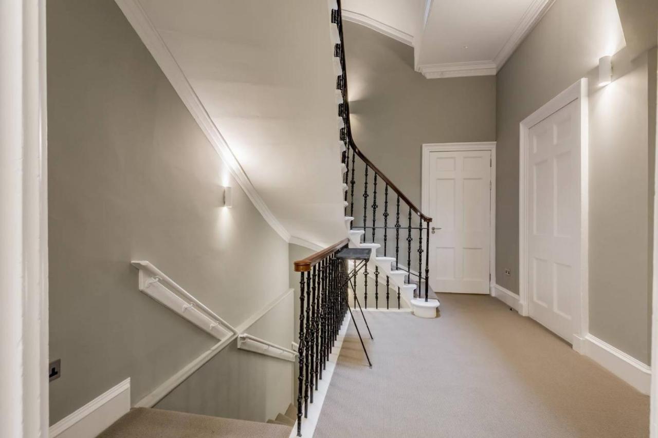 Joivy Luxurious 2Br Home Near Haymarket Station Edimburgo Esterno foto