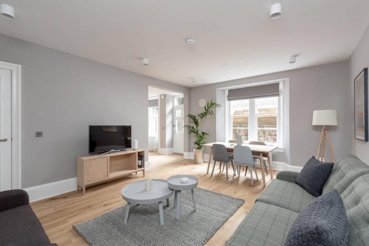 Joivy Luxurious 2Br Home Near Haymarket Station Edimburgo Esterno foto