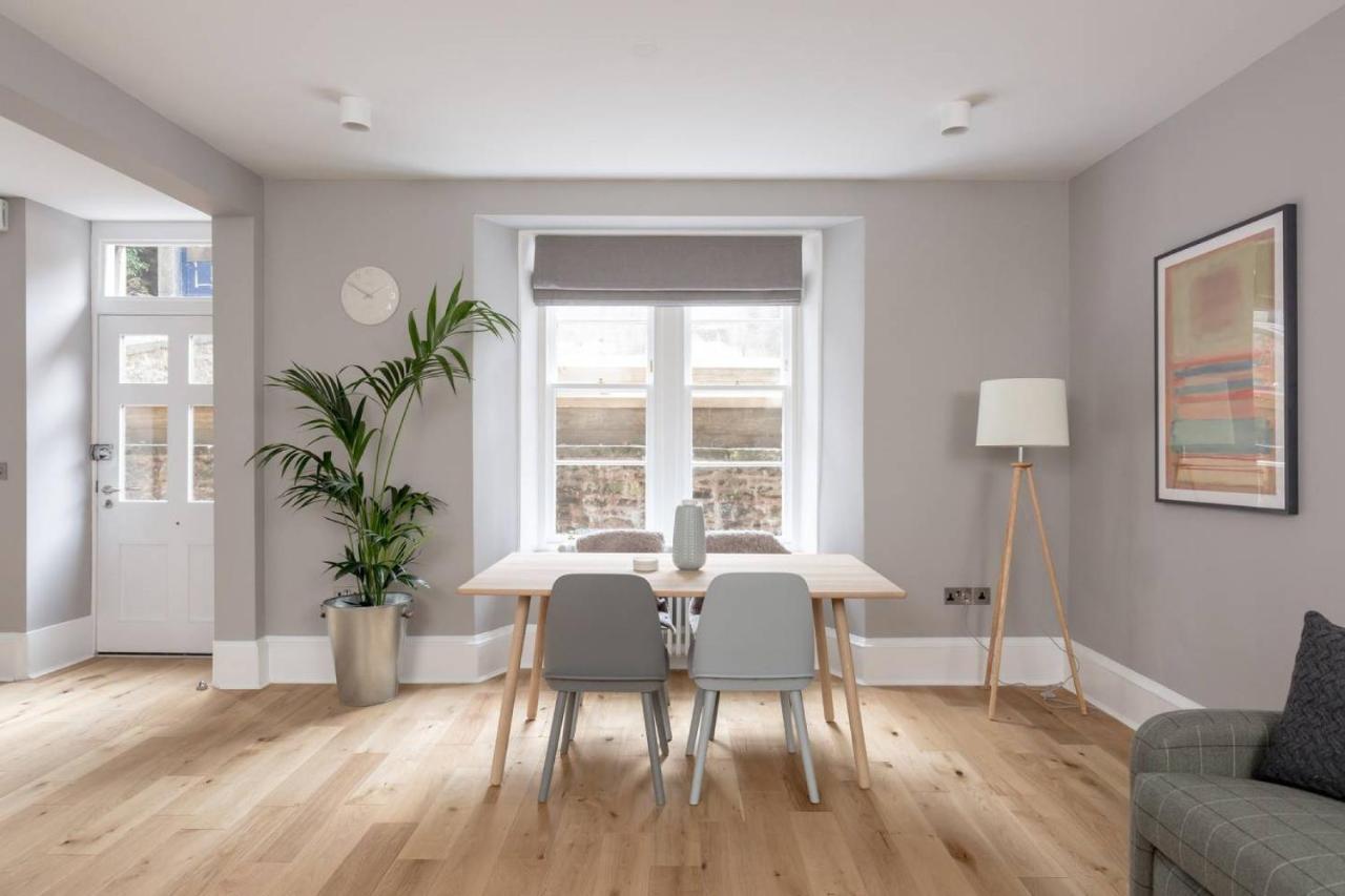 Joivy Luxurious 2Br Home Near Haymarket Station Edimburgo Esterno foto