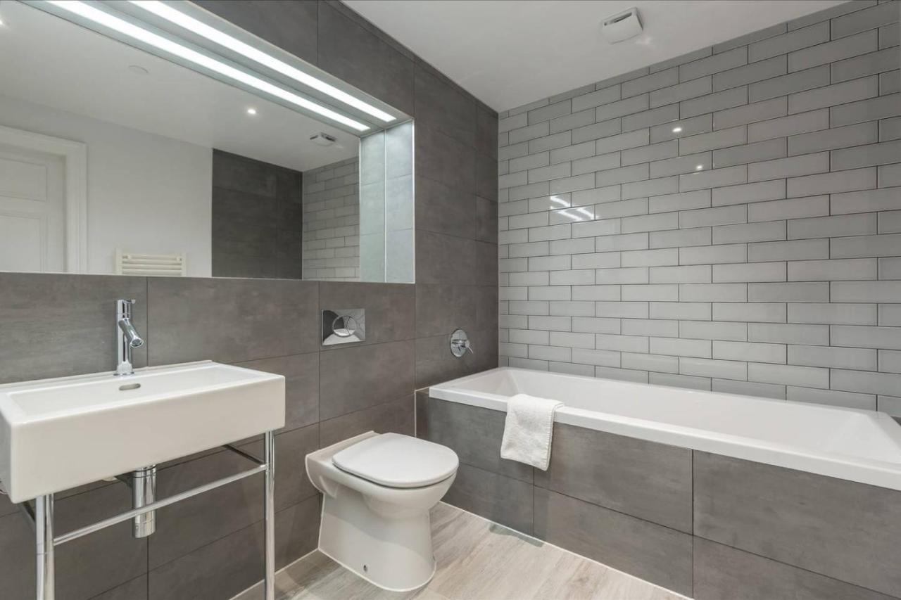 Joivy Luxurious 2Br Home Near Haymarket Station Edimburgo Esterno foto