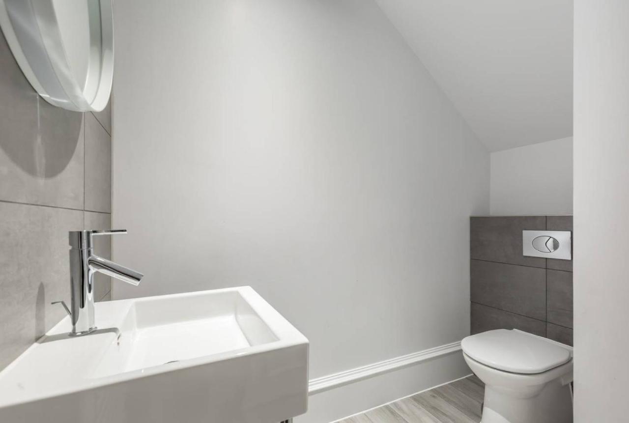 Joivy Luxurious 2Br Home Near Haymarket Station Edimburgo Esterno foto